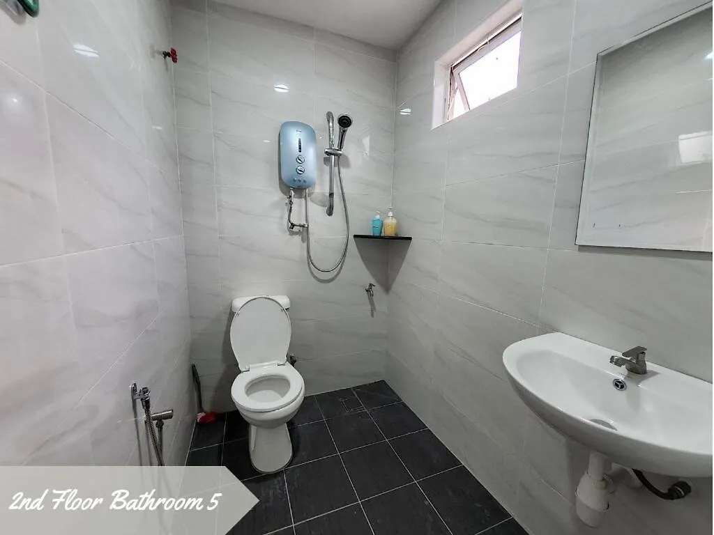 Luxury Spacious Home, Comfy Hill Malacca Holiday home